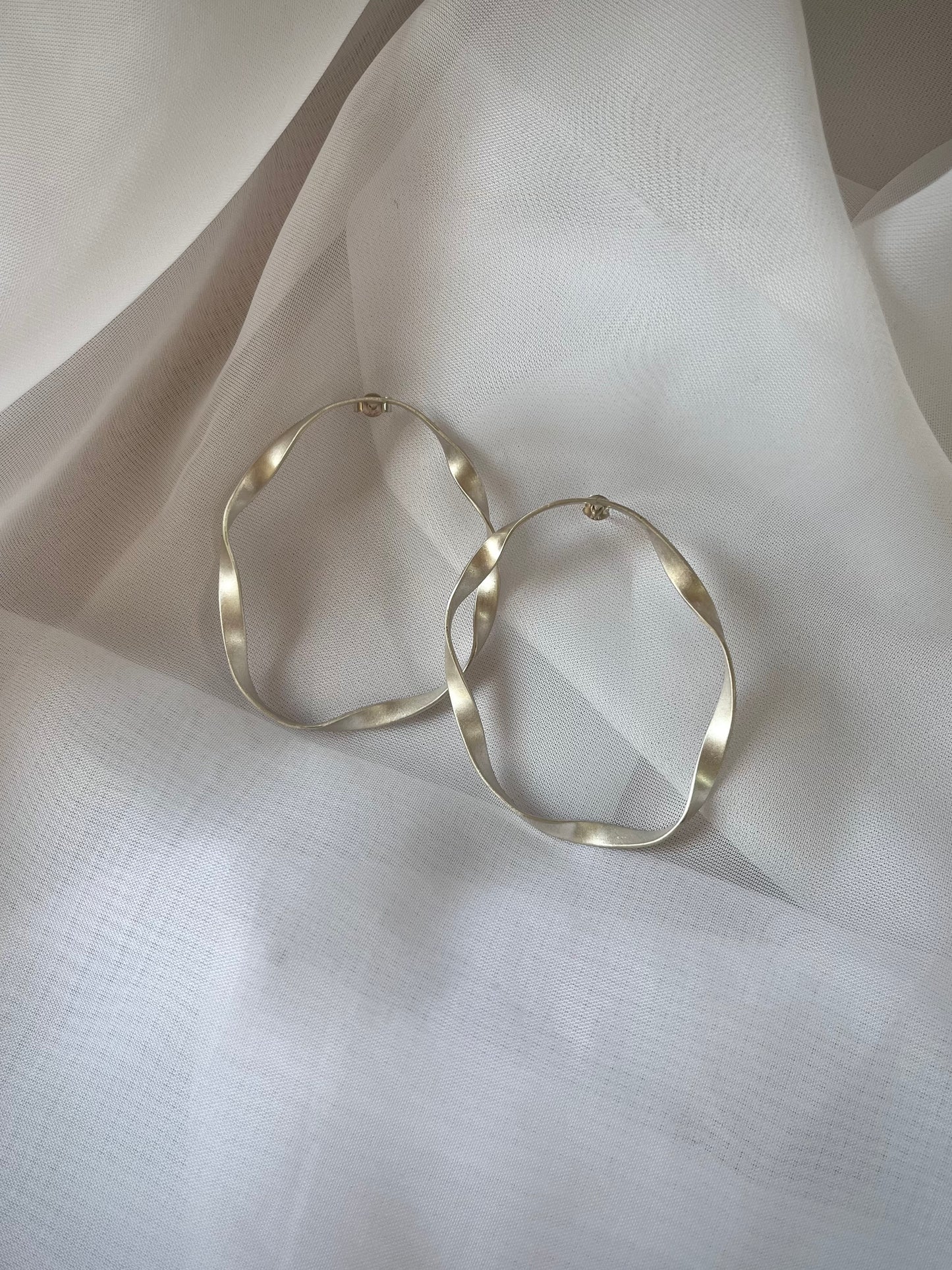Brushed Satin Nouveau Loops XL