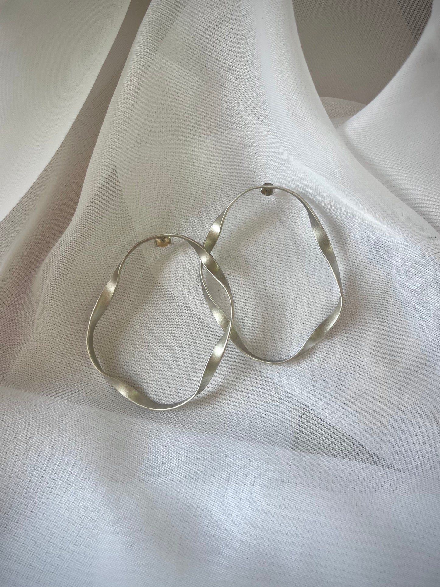Brushed Satin Nouveau Loops XL